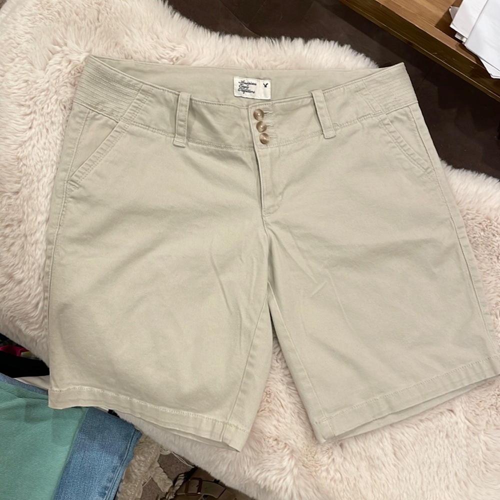 AE Khaki shorts size 8